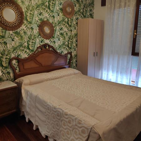 Pensión CASA LEÓN Santoña Habitación foto